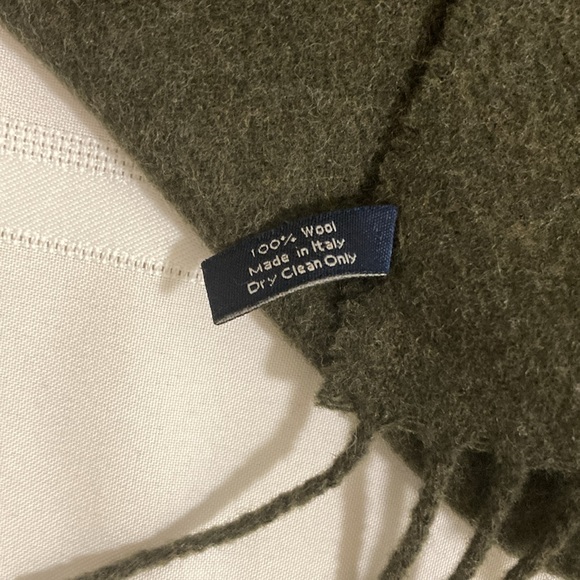 Ann Taylor Shaw Wrap. Like New - Picture 5 of 5